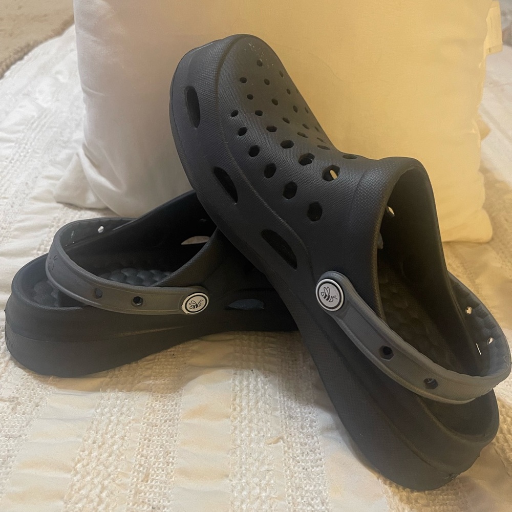 Joybees Clogs Junior Size 5 | Lightweight & Comfy Slip-Ons - Picture 3 of 5